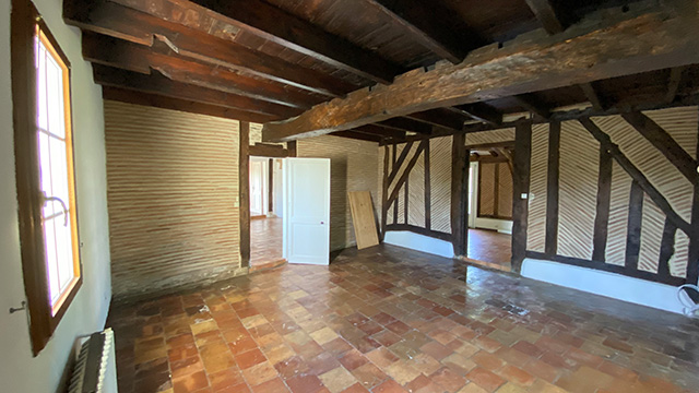 Rénovation complète d'une longère en Dordogne. Image du salon avant.